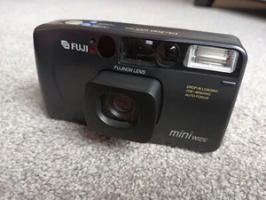 Fuji Mini DL 500 Wide Dual Date Film Camera 35mm Compact Point & Shoot + Battery - Picture 1 of 14