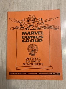 1965 MARVEL COMICS SCHWINGENDER STATIONÄRER LEERER ORDNER KIRBY ART MARVELMANIA MMMS - Bild 1 von 8