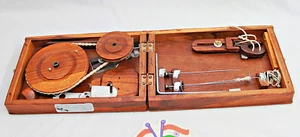 REVIVIENDO EL LEGADO DE GANDHI EL LIBRO DE MADERA CHARKHA - RUEDA GIRATORIA TRADICIONAL - Imagen 1 de 24