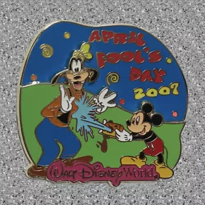 DISNEY Pin April Fool's Day 2007 Pin Mickey & Goofy LE 2500 - Picture 1 of 1