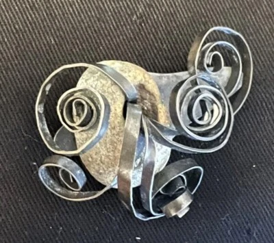Stone Wire Swirl Scroll Modernist Brooch Pin Abstract Art to Wear Burtalist Art - Image 1 of 3