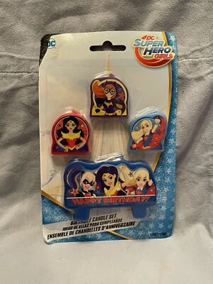NUEVO PAQUETE DE 4 velas de cumpleaños DC Superhéroe Niñas 3 pequeñas 1 grandes cómic niño Foto 1 de 3