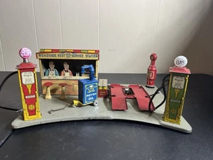 1930er Marx Toys Roadside Rest Gas Öl Tankstelle Litho Blech Lorbeer & Hardy - Bild 1 von 10