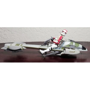 Star Wars Speed Bike LFL 2005 con figura de acción Red Clone Trooper 2001 usada - Imagen 1 de 9