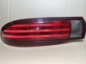 Luz trasera izquierda del lado del conductor Pontiac Firebird 1993-2002 - Imagen 1 de 8