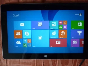 Microsoft Surface RT Windows Tablet - Picture 1 of 4