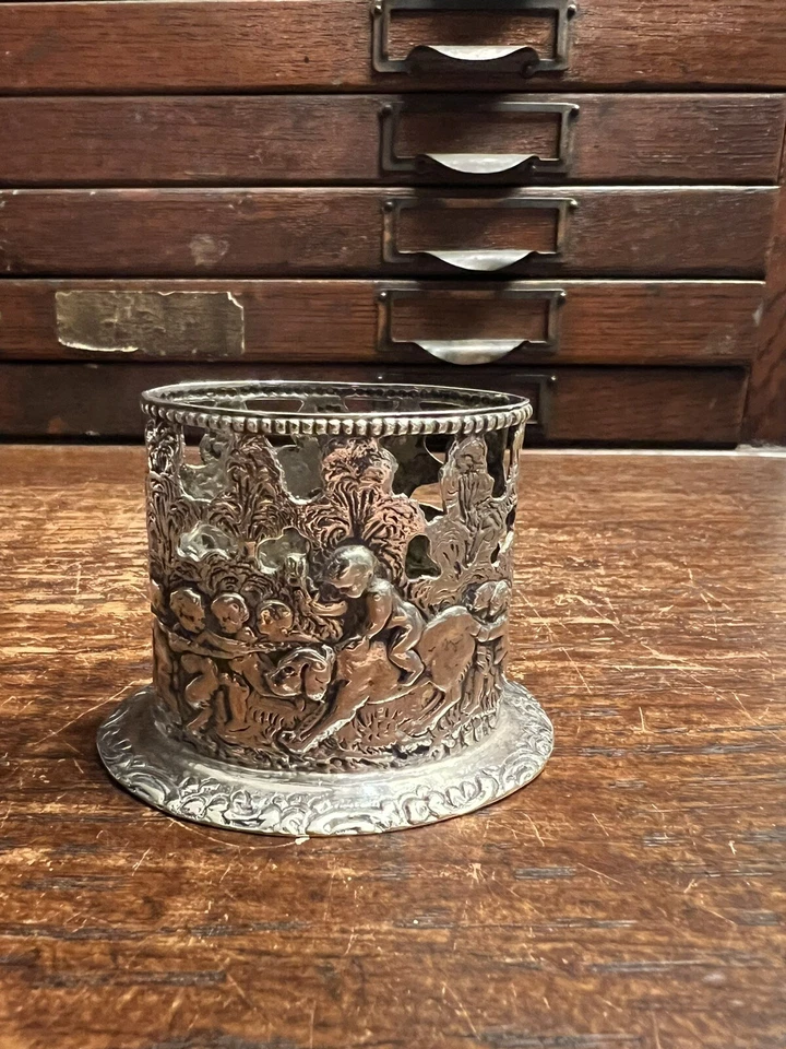 Antiguo palillo de dientes alemán reticulado del siglo XIX plata .800 querubines perro Foto 1 de 4