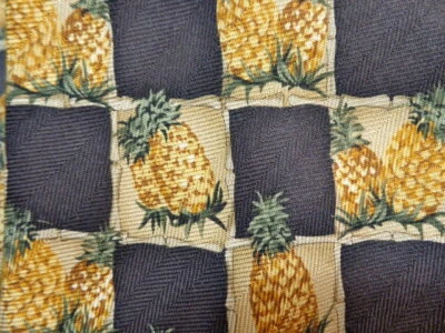 TOMMY BAHAMA ~ HAWAII HOMBRE SEDA VESTIDO CAMISA TRAJE CORBATA ~ NEGRO A CUADROS PIÑA Foto 1 de 3