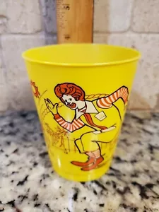 Taza de recarga amarilla McDonalds Ronald McDonald 1978 pequeña vintage 8 onzas - Imagen 1 de 7