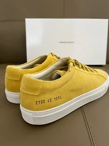 COMMON PROJECTS Achilles low Gr 40 Velour yellow mustard (NP:429,-€) *NEU* - Bild 1 von 6