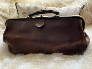 Antique Brown Leather Gladstone Doctor's Bag Prop / Decor / Weekend Bag - Picture 1 of 14