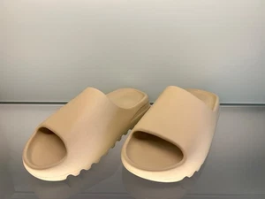 adidas Yeezy Slide Bone FZ5897 Gr. 42 EU / US 8 – Neu mit Karton & Etikett - Bild 1 von 4