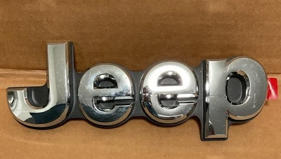 Jeep Compass 2017-2022 emblema OEM puerta levadiza placa de identificación 68370907AA Foto 1 de 3