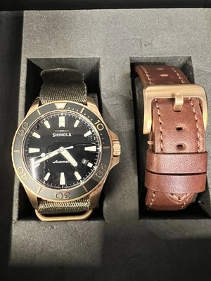 Caja de acero inoxidable de bronce de 43 mm Shinola The Bronze Monster nueva en caja  Foto 1 de 3