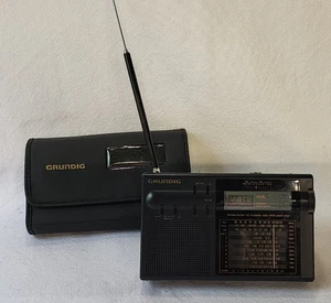 GRUNDIG Receptor Banda Mundial 12 Bandas Radio Onda Corta RK-709 y Estuche ¡FUNCIONA! - Imagen 1 de 9