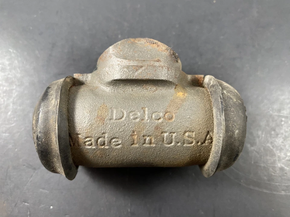 Cilindro de freno trasero derecho Oldsmobile 88, 98 1954-1956 NOS Delco Foto 1 de 4
