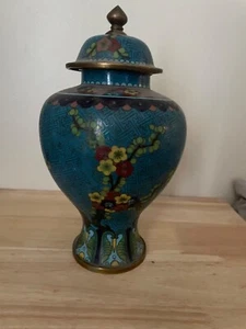 10” antique Chinese urn with lid - Picture 1 of 2
