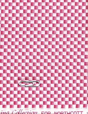 Chatarra de tela MCM de colección 32” x 42” Northcott en el principio rosa blanco a cuadros Foto 1 de 4