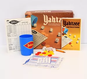 Taza coctelera vintage Yahtzee azul claro, dados, fichas, instrucciones y tarjetas de puntuación - Imagen 1 de 12