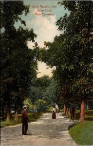 Main Driveway Bever Park Cedar Rapids Iowa Postcard - Picture 1 of 2