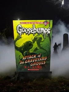 Attack of the Graveyard Ghouls (Classic Goosebumps #31) - Paperback - GOOD - Picture 1 of 2