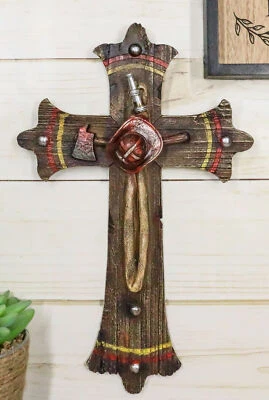 Herramientas de bombero rústicas hacha de bombero casco manguera de agua imitación madera pared cruz Foto 1 de 4