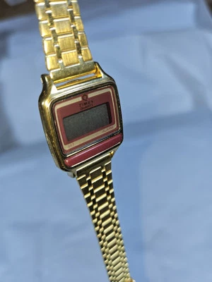 Timex Vintage Lady Gold Rectangle Digital Quartz Alarm Watch 🌸 - Image 1 of 4