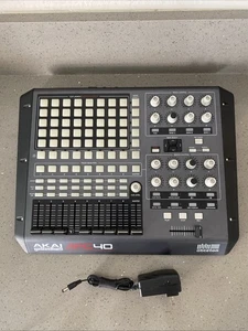 Controlador Akai Professional APC 40 Ableton con cable de alimentación probado - Imagen 1 de 10