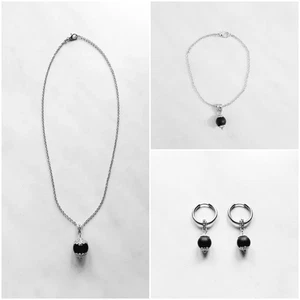 Set composto da catenina, bracciale e orecchini con amuleto Sardo su coccu - Foto 1 di 4