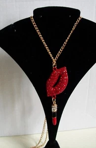 Süße Damen-Partykleidung Gold & rote Lippen & Lippenstiftsteine Kette & Anhänger - Bild 1 von 6