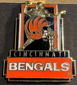 Prendedor de coleccionista con logotipo de quarterback de Cincinnati Bengals - Imagen 1 de 1