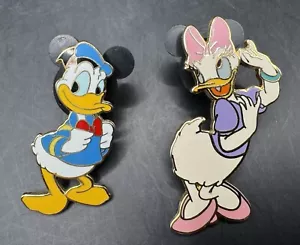 Set Of 2 WDW Walt Disney World Donald & Daisy Duck 1.5” Trading Pins - Picture 1 of 6