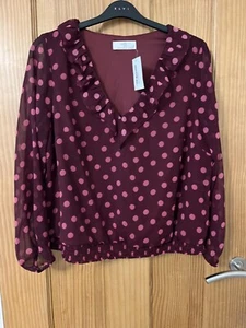 Wallis Ladies 'Chiffon' Berry Spot Frill V-Necked Lined Top Size Petite 18 BNWT - Picture 1 of 2