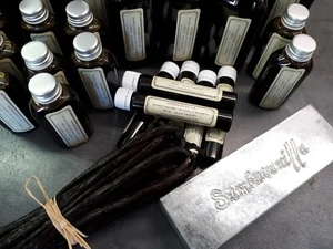 100 ml.  OF NATURAL VANILLA EXTRACT FROM MADAGASCAR  - Picture 1 of 2