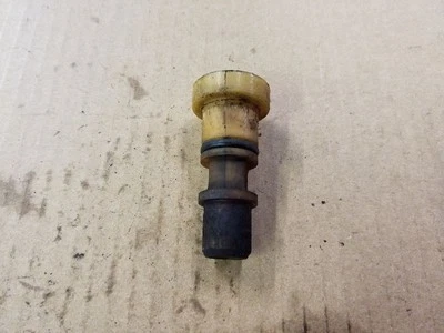 Fuel Injector Alignment Sleeve | Fits 1984-1993 Mercedes Benz 190E 300E - Image 1 of 4