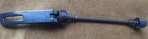FRONT QUICK RELEASE SKEWER IN DARK BLUE ALLOY WITH SPRINGS HANDY RARE RETRO SPAR - Picture 1 of 3