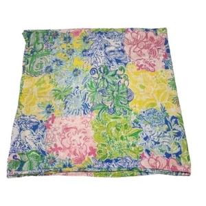 Lilly Pulitzer y Pottery Barn colaboración bebé niña envoltura manta flores león - Imagen 1 de 5