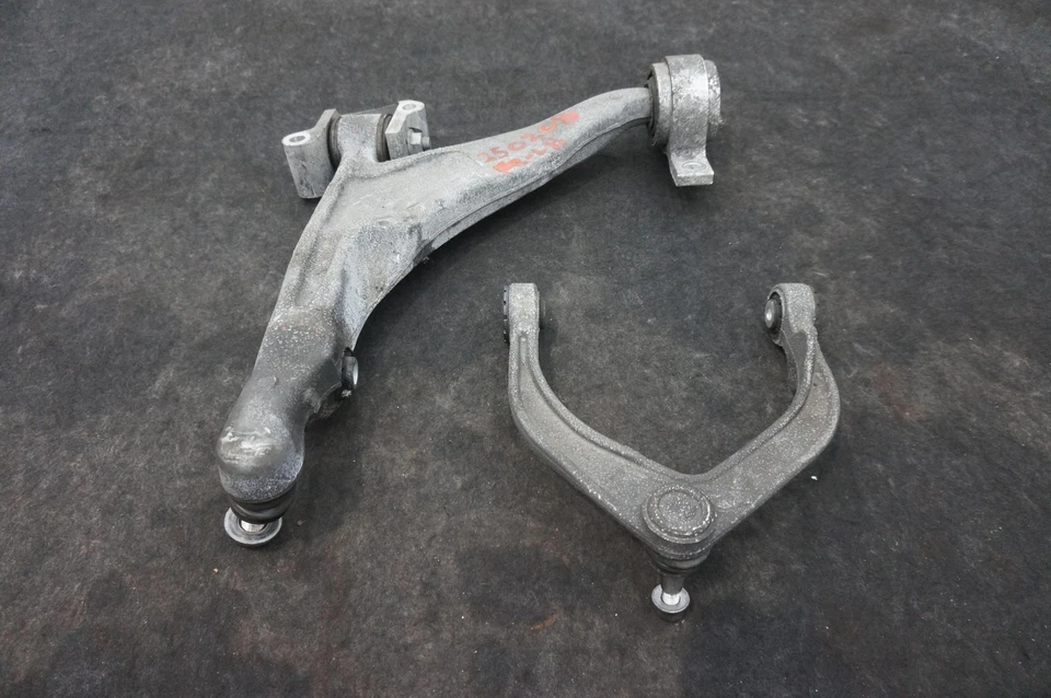 Juego 2 Brazos de Control Superior e Inferior Delanteros Izquierdos 32381882 32395242 Volvo XC90 B5 20-24 Foto 1 de 4