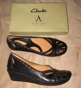 Clark’s Shoes Womens Size 9 Black Comfort Lea Varick Leather Chunky Heel Floral - Picture 1 of 6