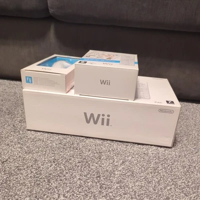 Consola Nintendo Wii en caja, mando a distancia, con Wii Sports - Imagen 1 de 4