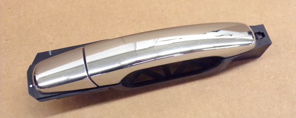 2011 buick enclave door handle ( pass. front ) 2008-2012 gmc acadia - Image 1 of 3