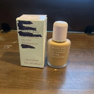 Mary Kay Day Radiance Liquid Foundation Mocha Bronze 6353 - 1 OZ NOS w/SPF 8 - Picture 1 of 3