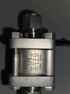 1 Swagelok SS-63TS8 Stainless Steel 60 Series Valve 1/2" OD Tube - Picture 1 of 2