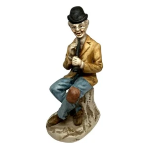 Estatuilla de cerámica vintage para ancianos con clarinete reproductor de tubos se sienta en un tocón - Imagen 1 de 7