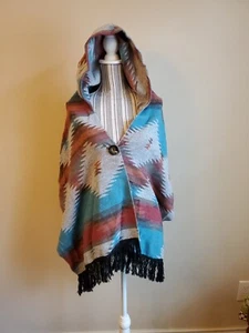 Origami by Vivien Aztekenmuster gewebter Poncho mit Kapuze Schal Halstuch mehrfarbig  - Bild 1 von 7