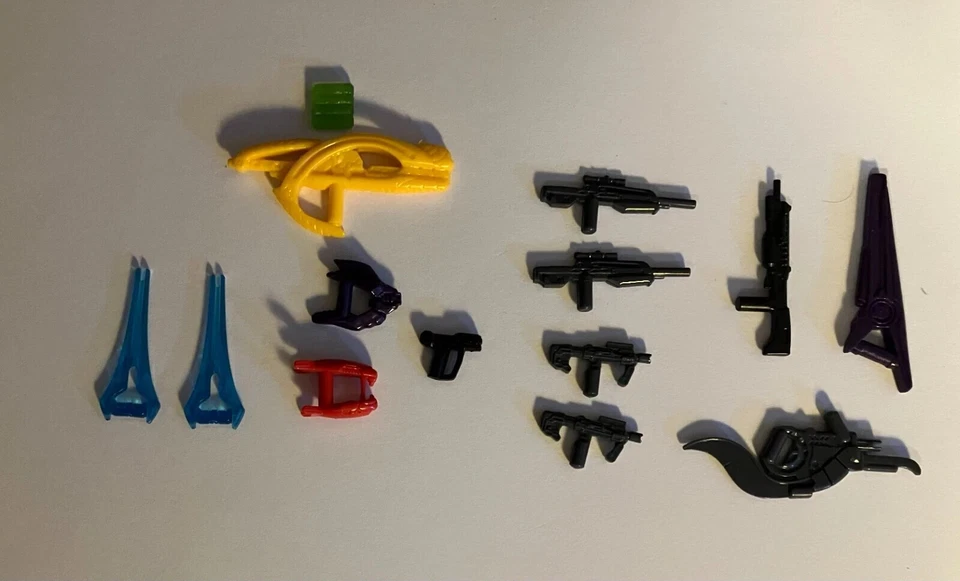 HALO LARGE LOT OF WEAPONS, MEGA CONSTRUX H2 WEAPONS LOT, ARMY BUILDING X13 - Image 1 of 1