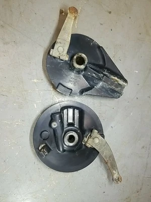 1982 1983 83 Honda Xl250R XL 250 R Conjunto de montaje de placa de freno delantero trasero tambor Oe Foto 1 de 4