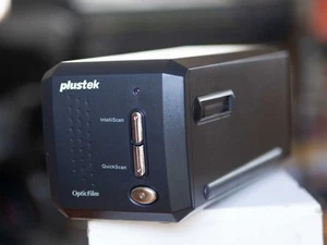 Plustek OpticFilm 8200i Foto-, Dia- & Filmscanner. Handbücher und Discs. - Bild 1 von 6