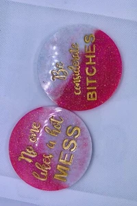 Juego de 2 piezas de posavasos divertidos dichos mesa Navidad unisex regalo cumpleaños - Imagen 1 de 2