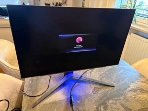 LG UltraGear 27GR95QE-B 27 Zoll QHD OLED Gaming-Monitor - Schwarz - Bild 1 von 4